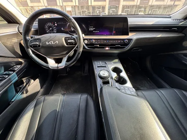 Car image 18