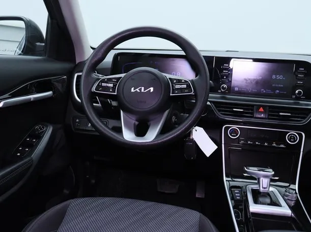 Car image 15