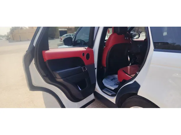 Car image 13