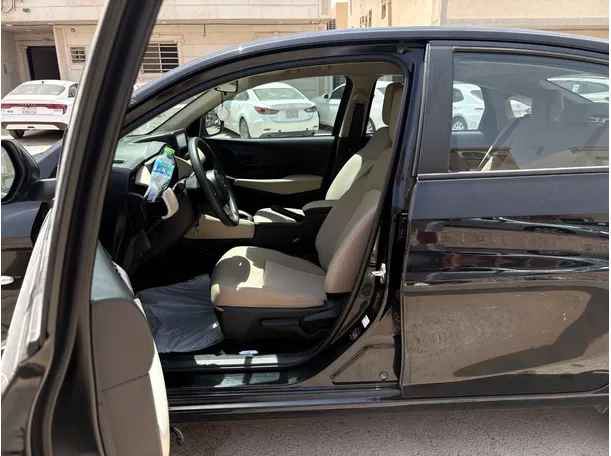 Car image 12