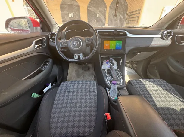 Car image 15