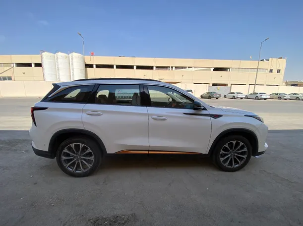 Car image 4