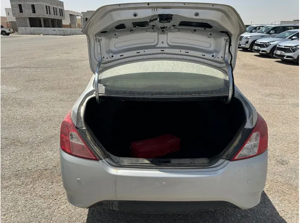 Car image 19