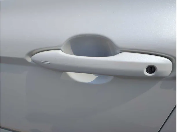 Car image 26