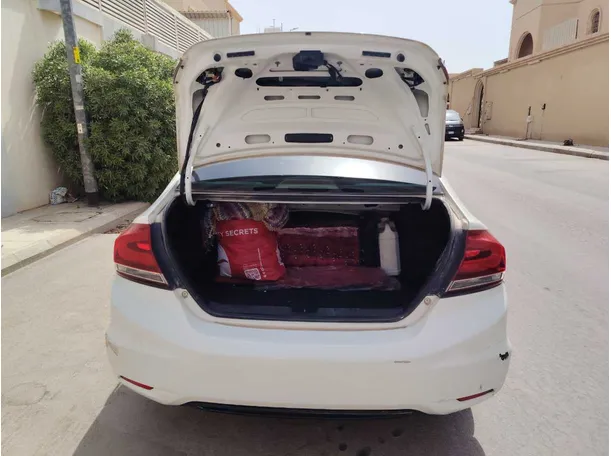 Car image 26