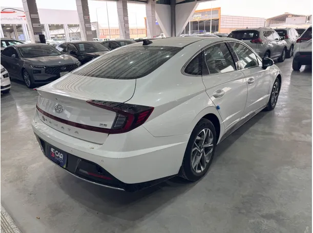 Car image 5