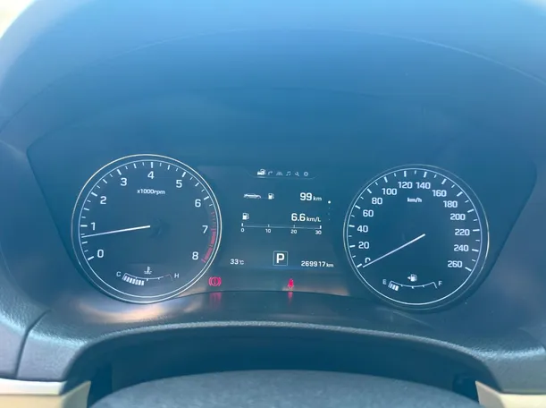 Car image 18