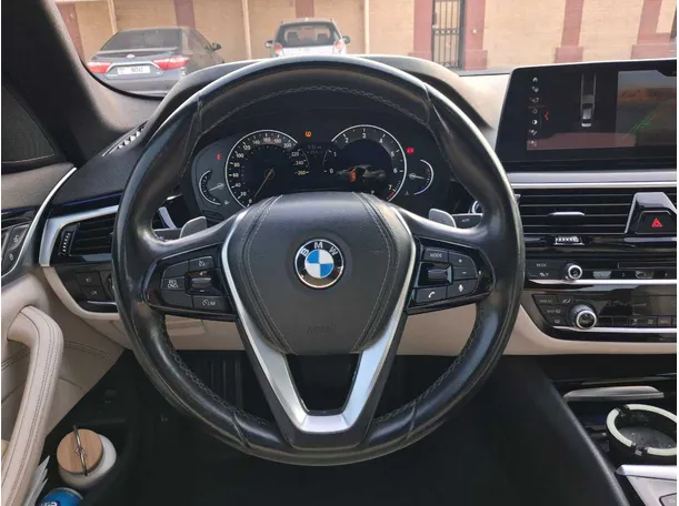 Car image 18