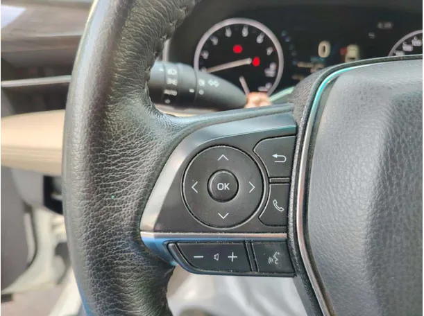 Car image 30