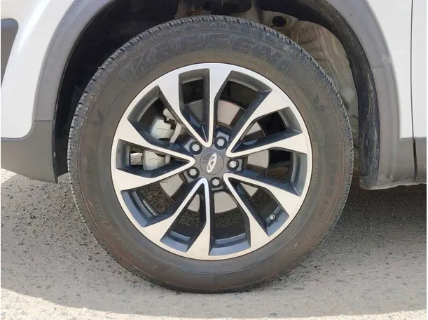 Car image 10