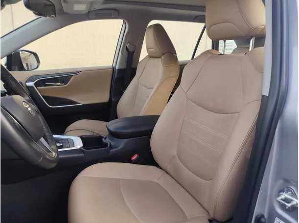 Car image 13