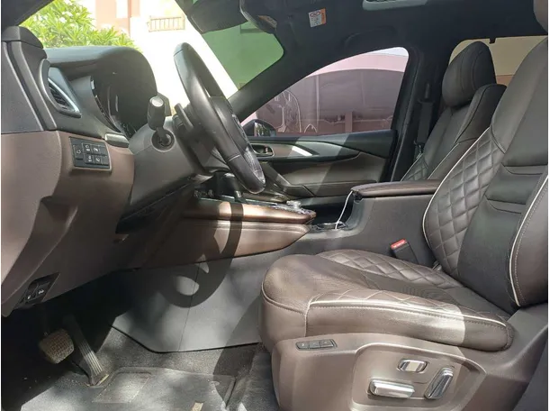Car image 12
