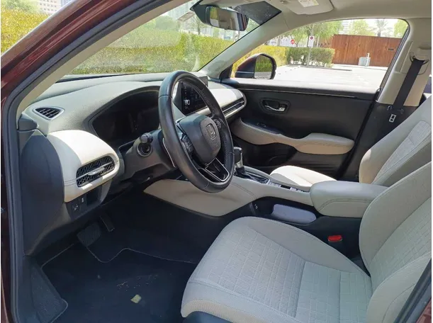 Car image 11