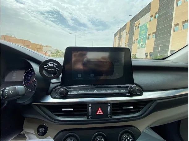 Car image 18