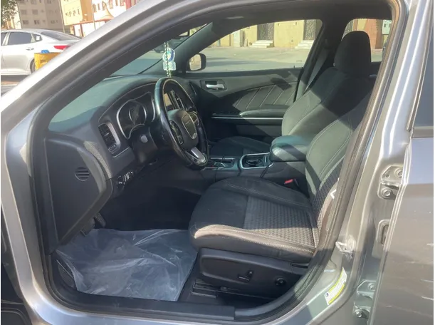 Car image 13