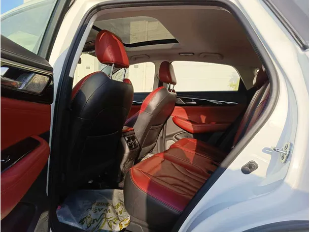 Car image 18