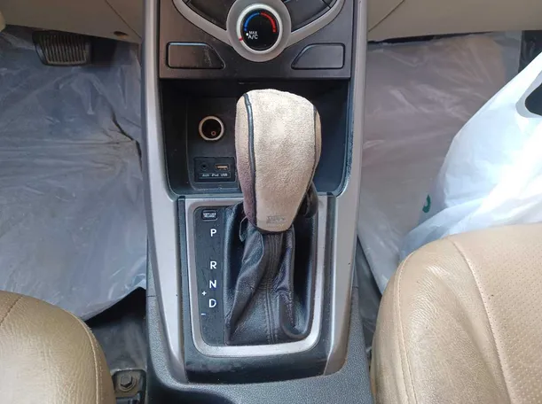 Car image 13