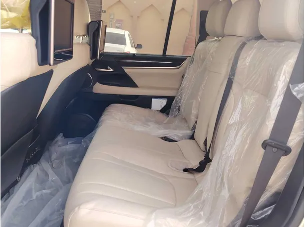 Car image 17