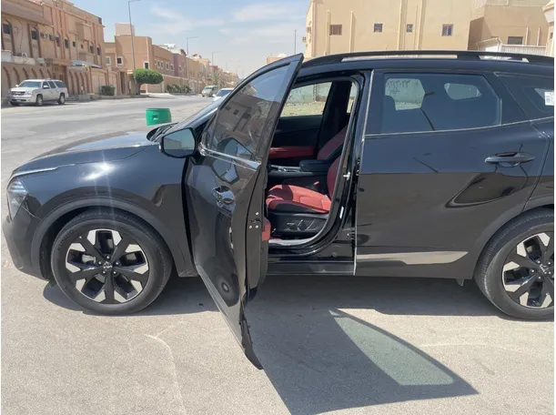 Car image 12