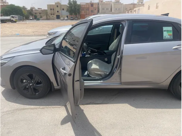 Car image 11