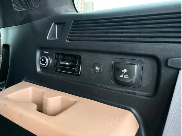 Car image 35