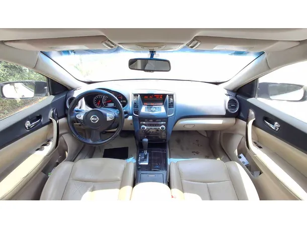 Car image 16