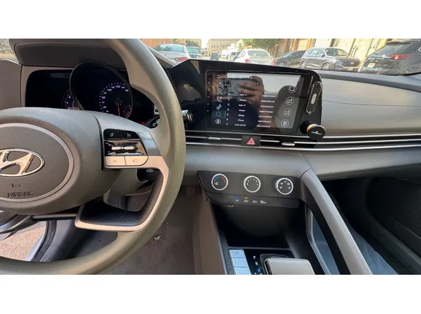 Car image 17