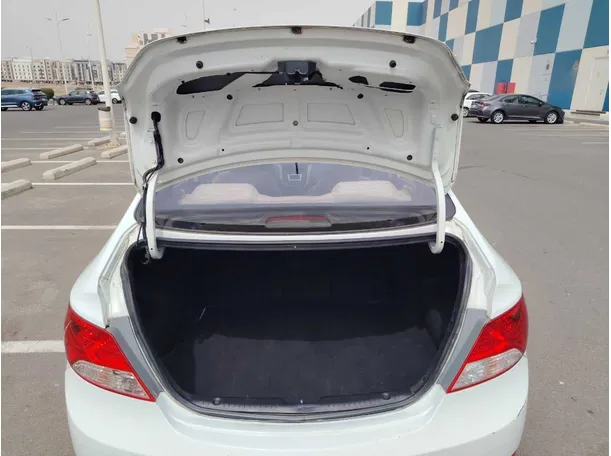 Car image 23