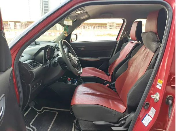 Car image 11