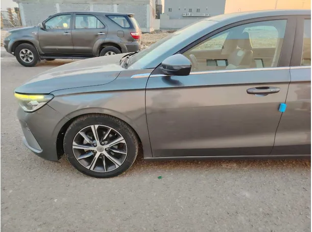 Car image 8