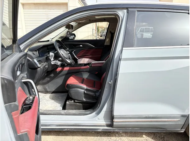 Car image 11