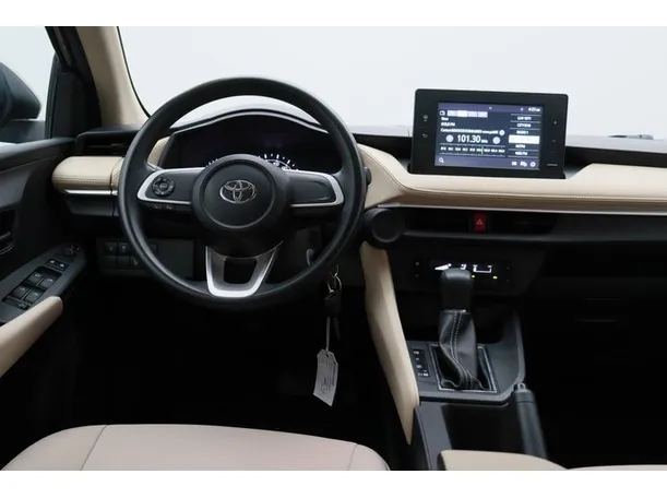 Car image 15
