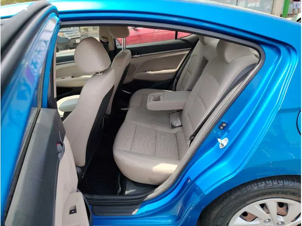 Car image 15