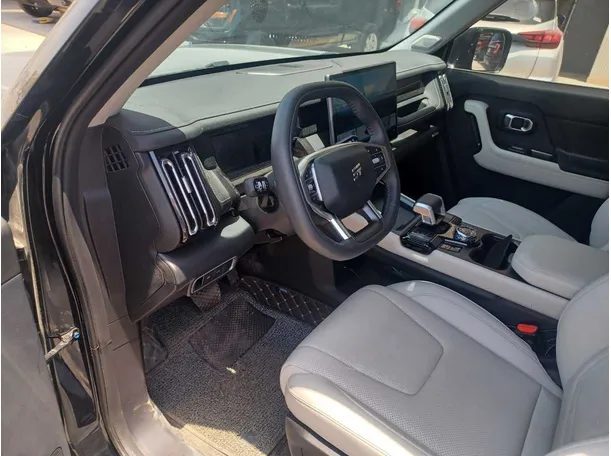 Car image 12