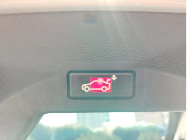 Car image 38
