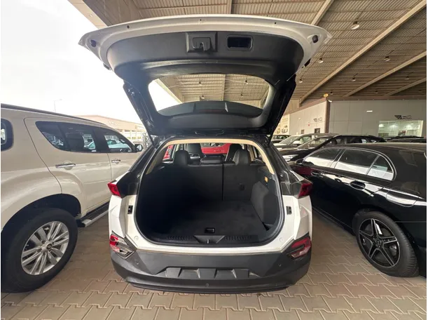 Car image 16