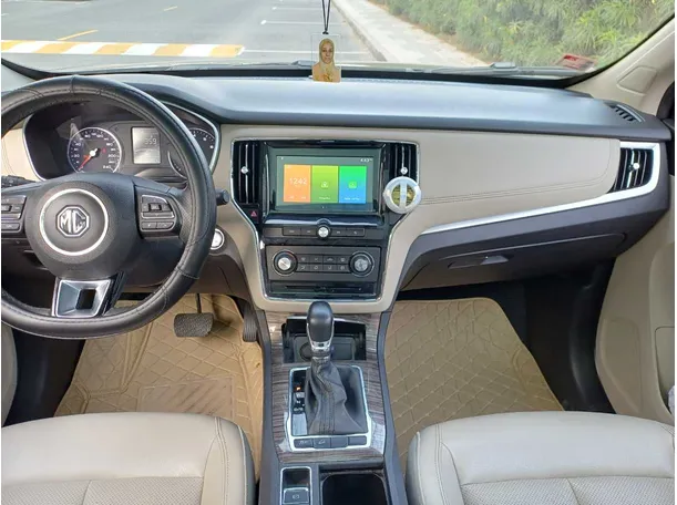 Car image 18