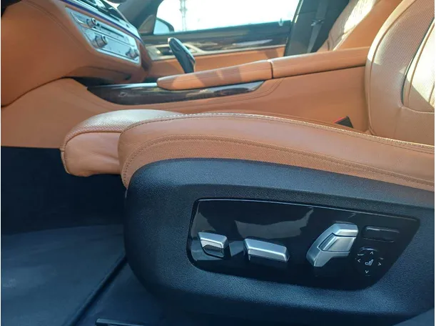 Car image 26