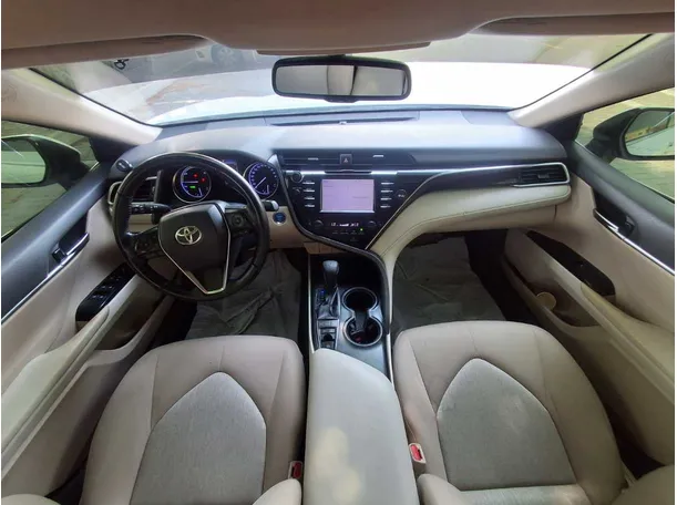 Car image 14