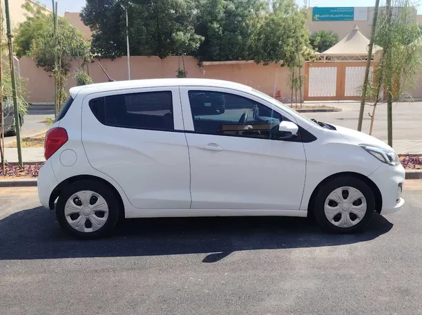 Car image 4