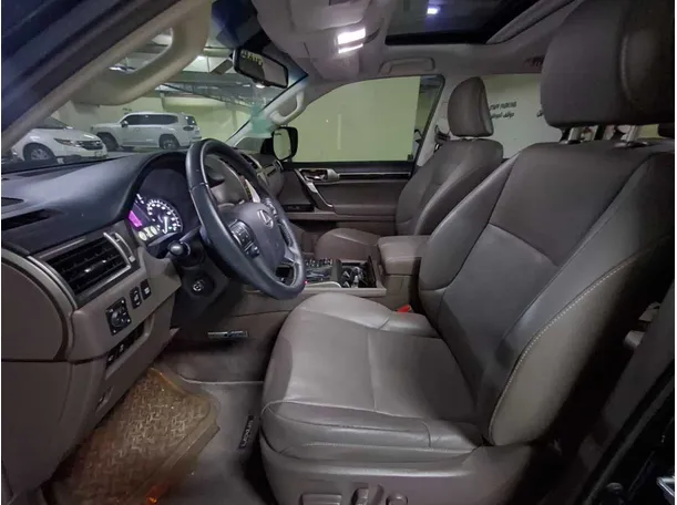 Car image 12