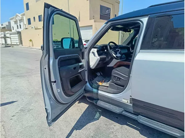Car image 12