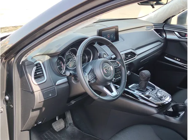 Car image 14