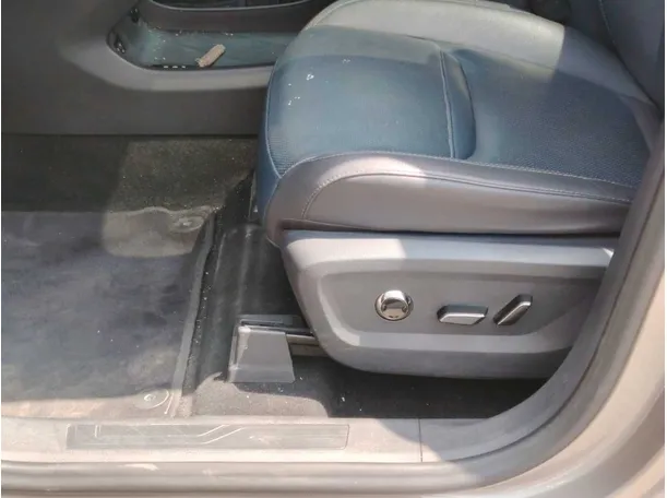Car image 31