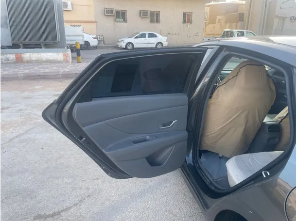 Car image 13