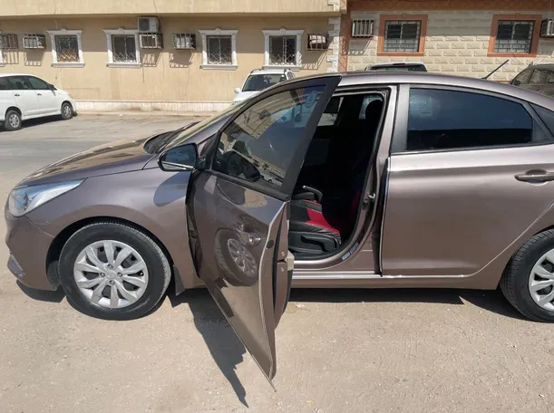 Car image 11
