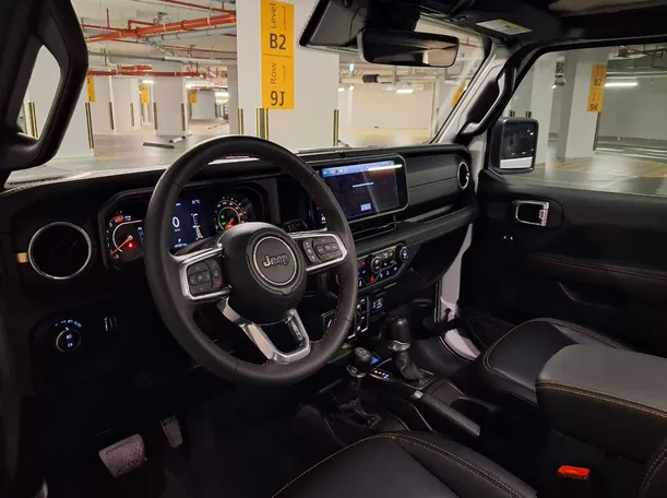 Car image 11