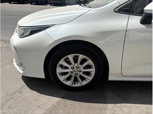 Car image 9