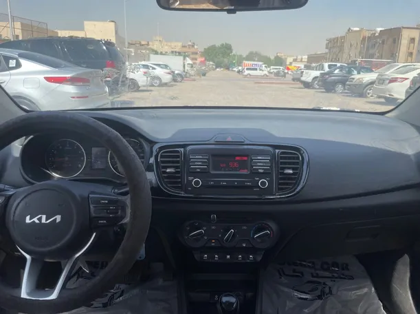 Car image 19