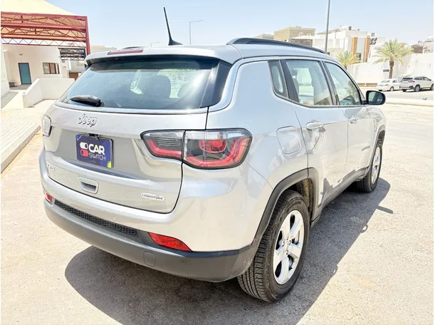 Car image 5